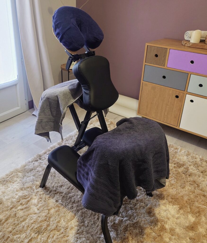 Chaise pour massage Amma assis au salon Heiwa massage et énergétique, Niort