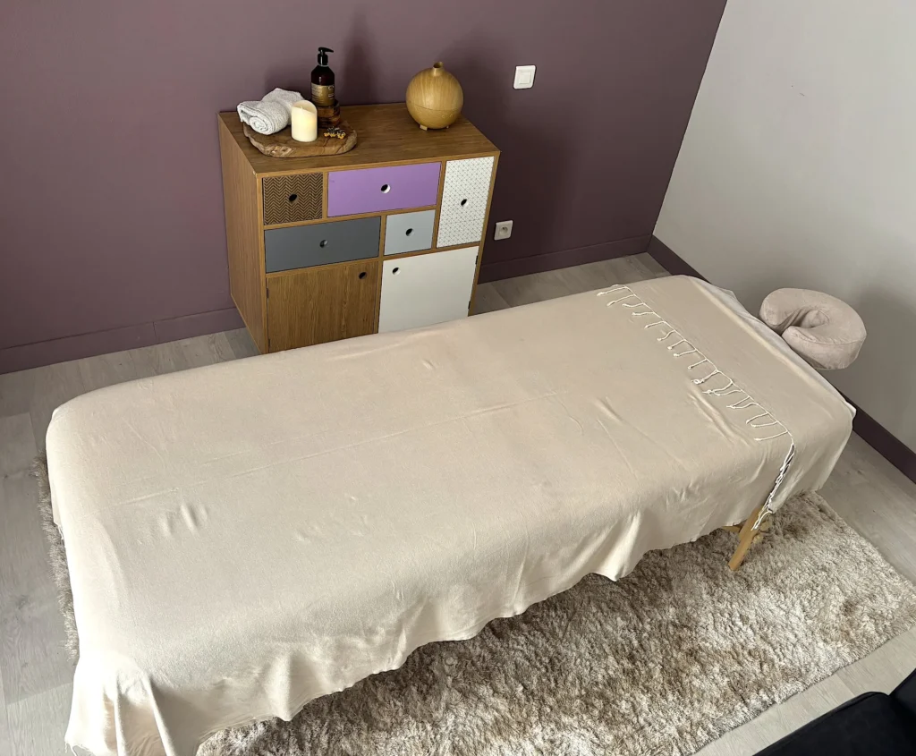 Table de massage chez Heiwa Massage et Energétique à Niort