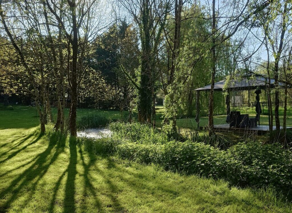 La tonnelle de chez Heiwa Massage et Energétique à Niort, Stephanie Brisson, Bruno Nivault