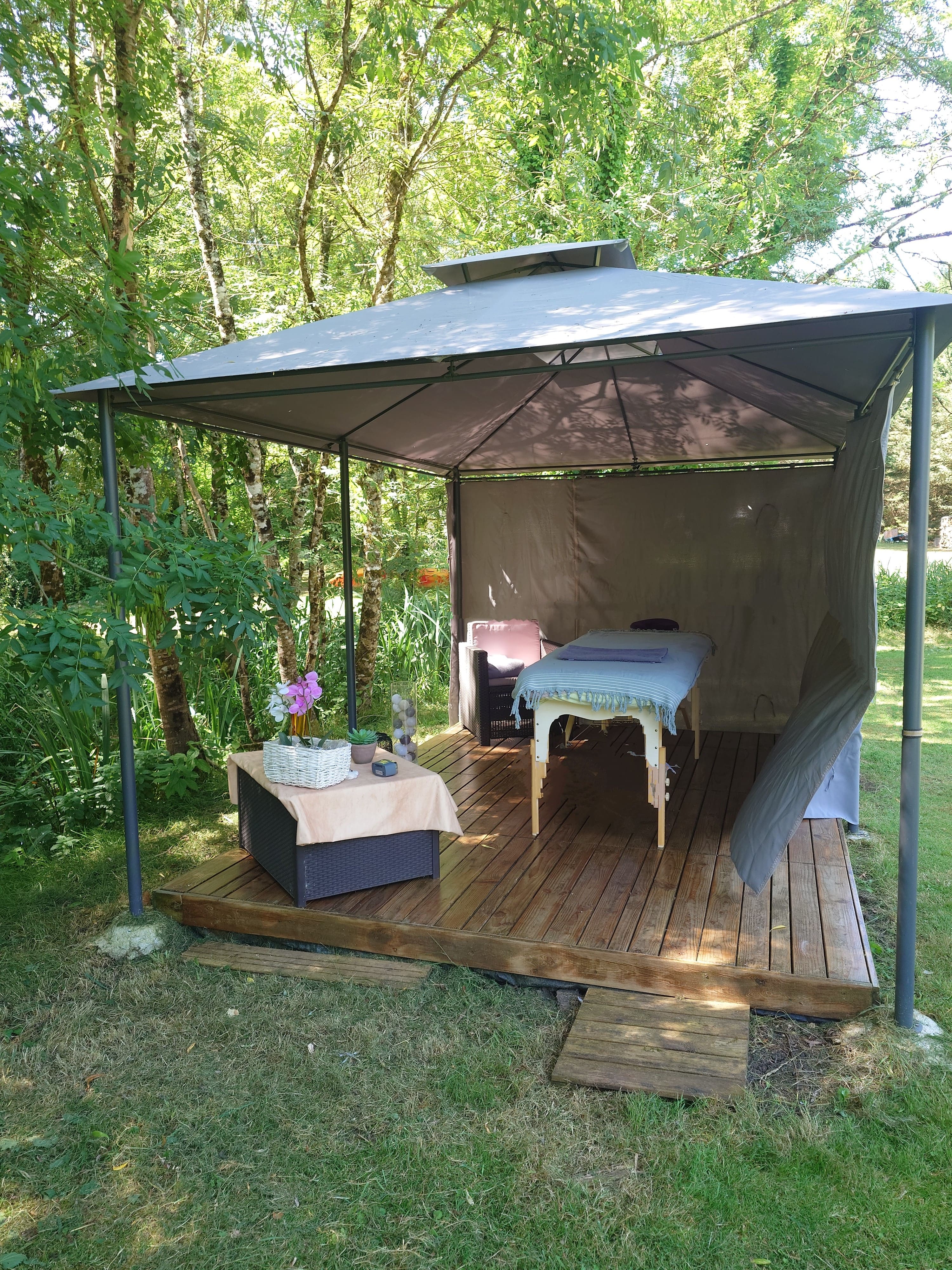 Massages bien-être sous tonnelle au bord de la sèvre Niortaise